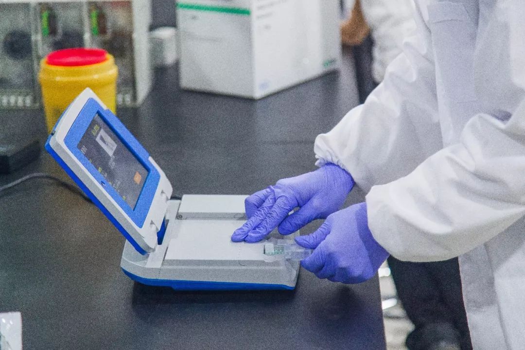 ST2000��ʽѪ������x